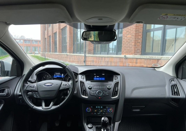Ford Focus cena 26900 przebieg: 220000, rok produkcji 2017 z Wrocław małe 407